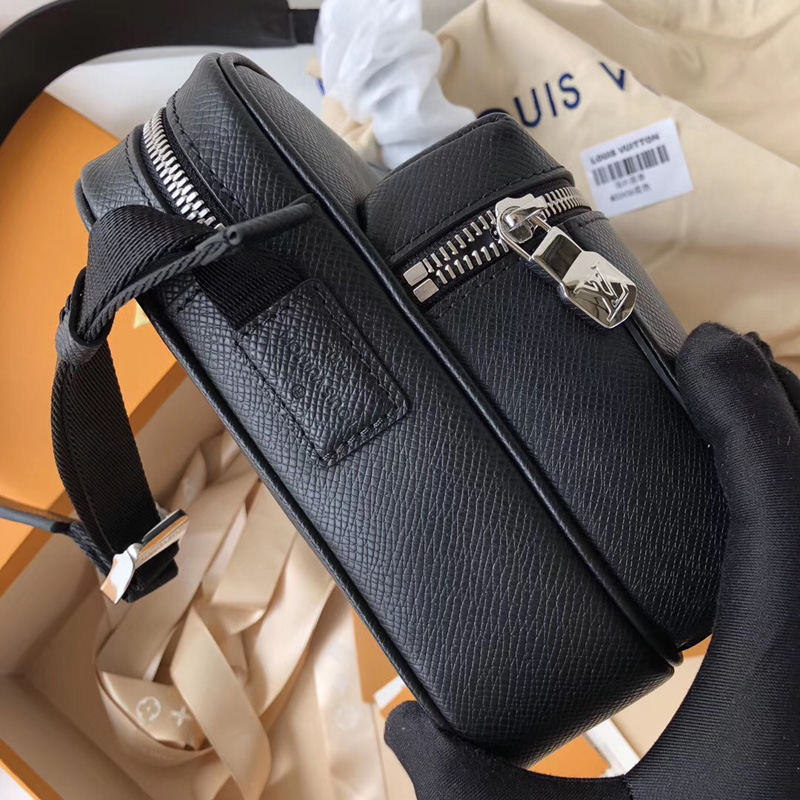 M33435 LV Outdoor 小號郵差包 Taiga皮革男包 LV男士郵差包 黑色