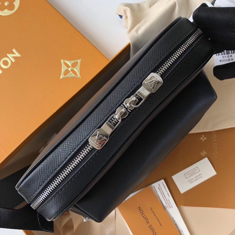 M33435 LV Outdoor 小號郵差包 Taiga皮革男包 LV男士郵差包 黑色