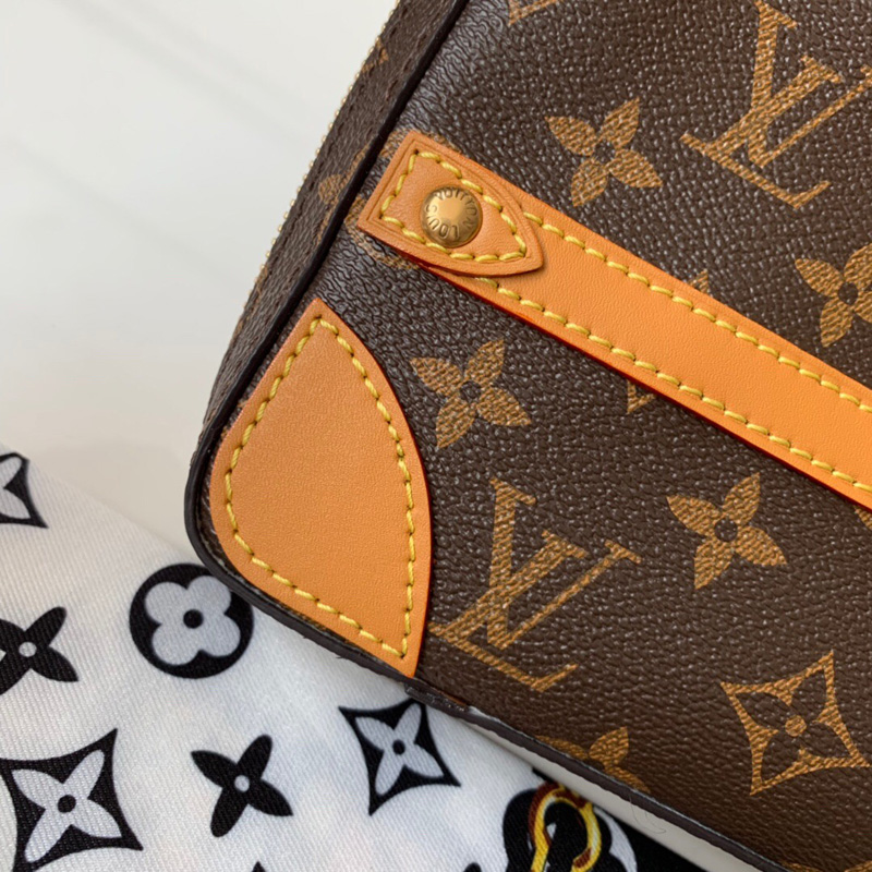 M44754 LV SOFT TRUNK 中號郵差包 Monogram 帆布男包