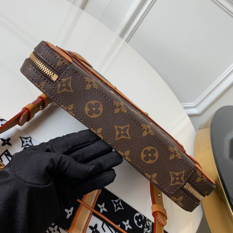 M44754 LV SOFT TRUNK 中號郵差包 Monogram 帆布男包