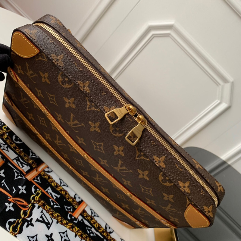 M68494 LV SOFT TRUNK 小號郵差包 Monogram 帆布男包