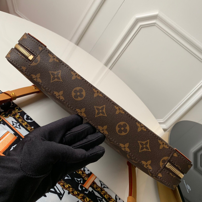 M68494 LV SOFT TRUNK 小號郵差包 Monogram 帆布男包