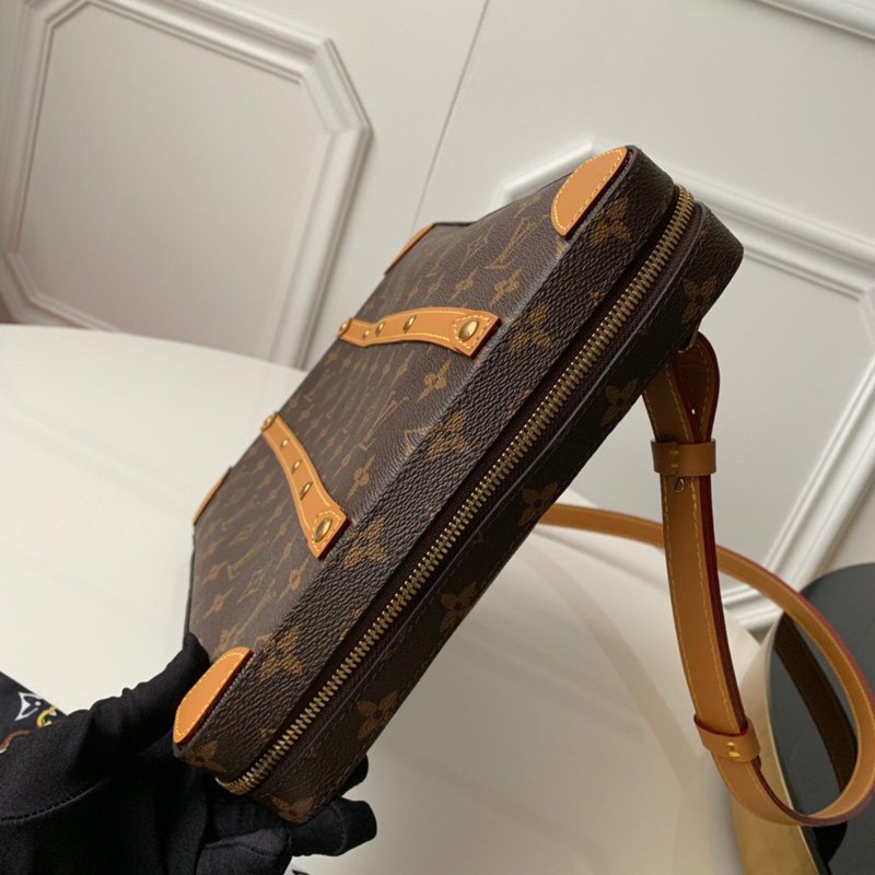 M68494 LV SOFT TRUNK 小號郵差包 Monogram 帆布男包