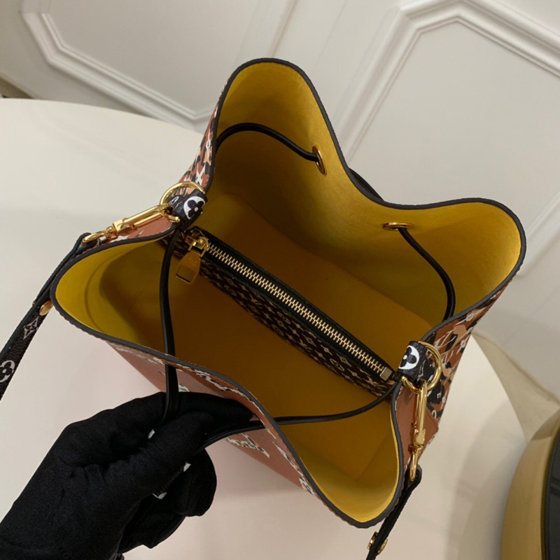 M44717 LV NEONOE 手袋 Monogram 帆布動物花紋女包 LV水桶包 焦糖色