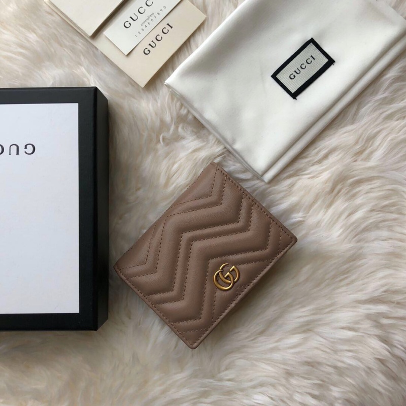 546580 Gucci GG Marmont絎縫V型皮革小號(hào)錢(qián)包 裸色