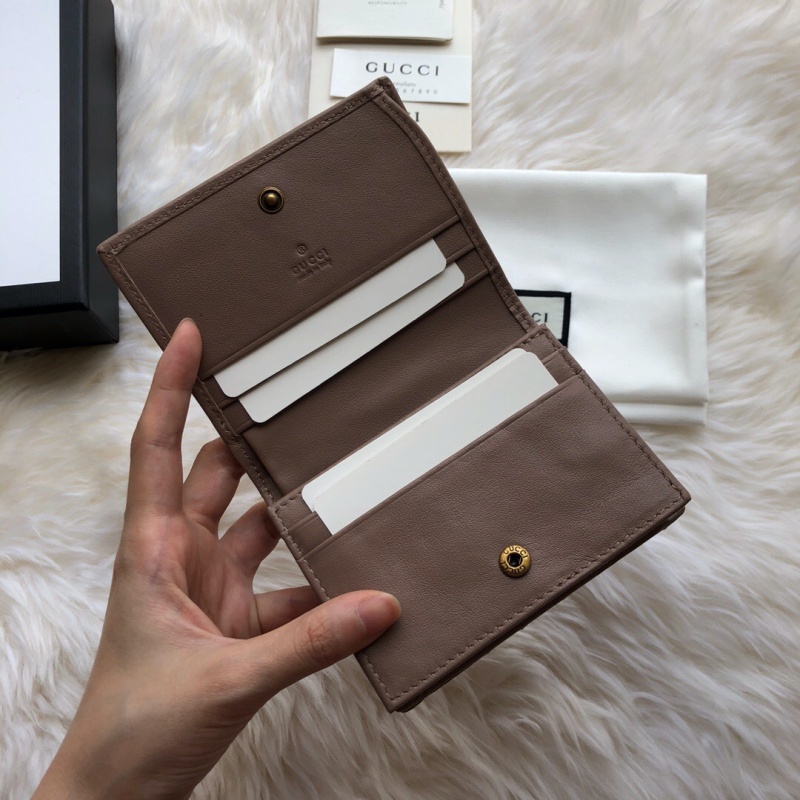 546580 Gucci GG Marmont絎縫V型皮革小號(hào)錢(qián)包 裸色