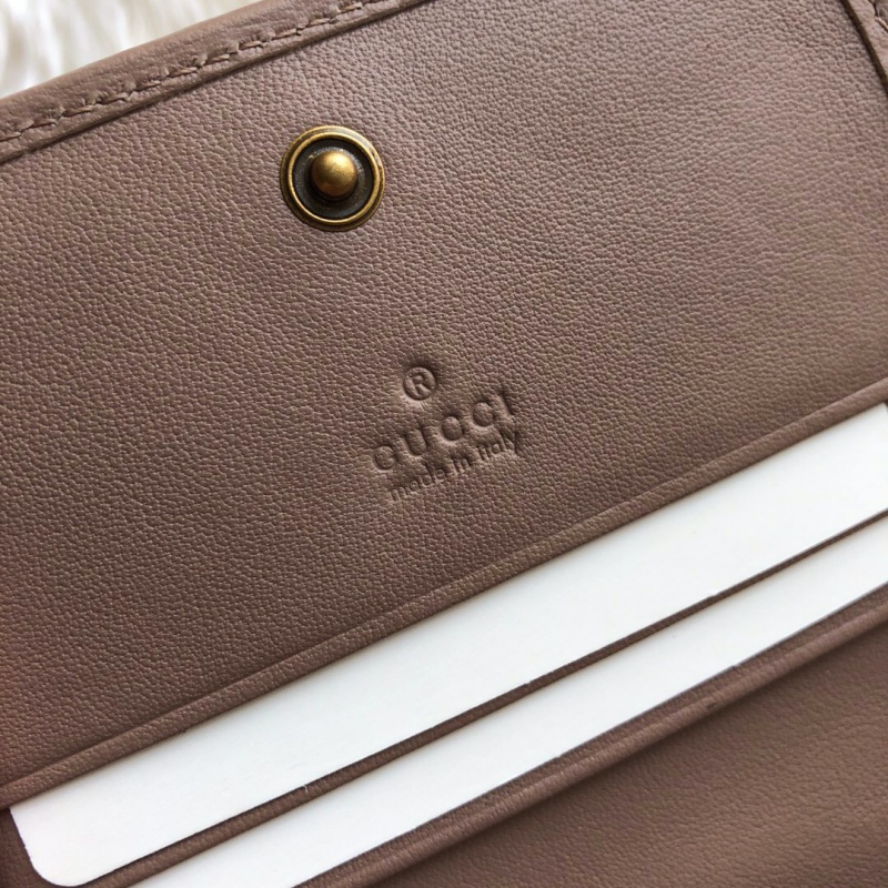 546580 Gucci GG Marmont絎縫V型皮革小號(hào)錢(qián)包 裸色