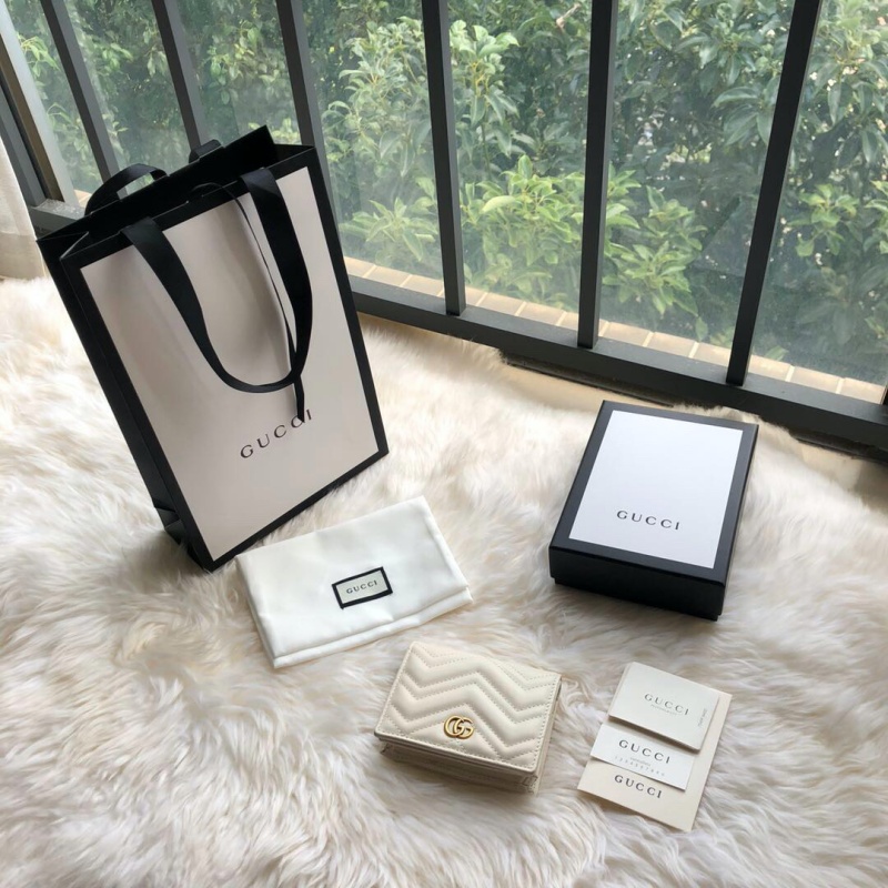 546580 Gucci GG Marmont絎縫V型皮革小號錢包 奶白色