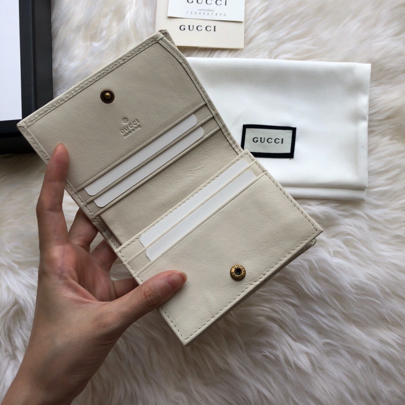 546580 Gucci GG Marmont絎縫V型皮革小號錢包 奶白色