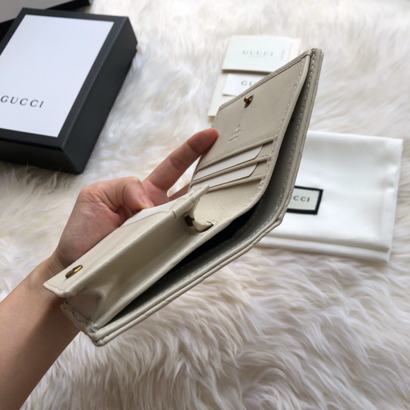 546580 Gucci GG Marmont絎縫V型皮革小號錢包 奶白色