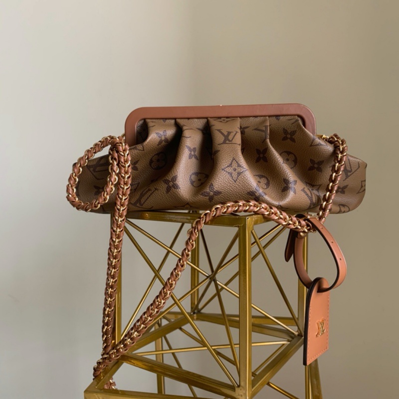 M45229 LV BOURSICOT EW 手袋 2020 春夏新品 LV云朵包