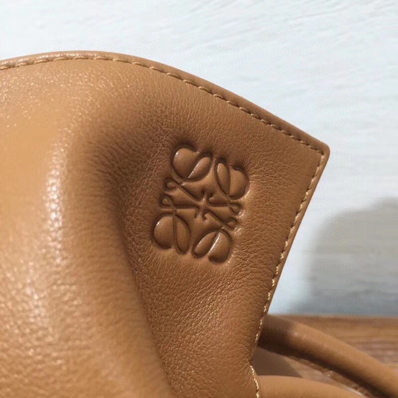 A411FC1X01 Loewe FLAMENCO繩結系列手拿包 棕褐色