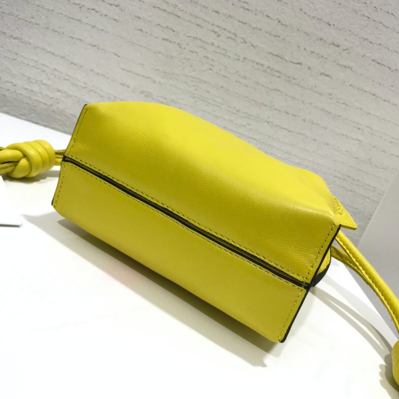A411 Loewe MINI FLAMENCO KNOT繩結系列手拿包 黃色