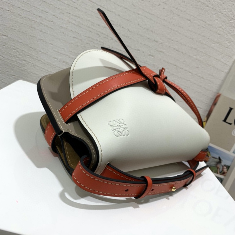 321 Loewe羅意威 Gate 小包 進口頭層牛皮馬鞍包 白色