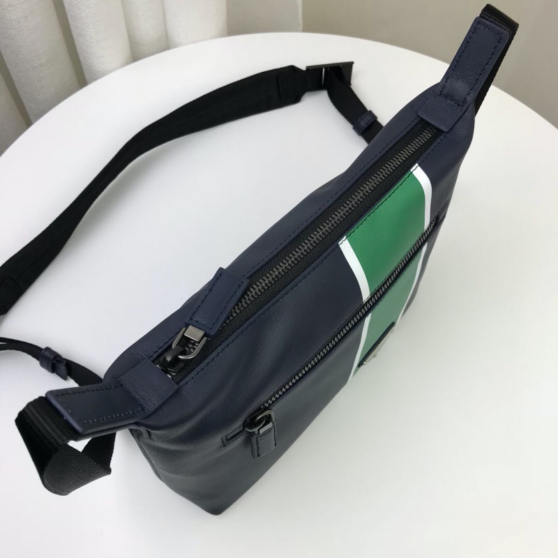 2VH043 Prada普拉達(dá)皮革斜挎包 Prada郵差包 黑配藍(lán)
