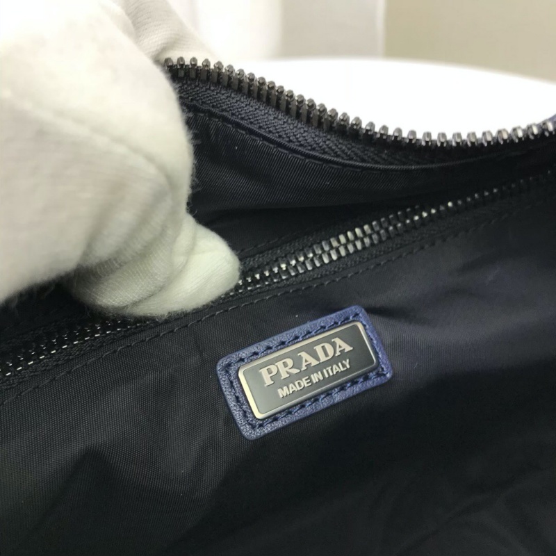 2VH043 Prada普拉達(dá)皮革斜挎包 Prada郵差包 黑配藍(lán)