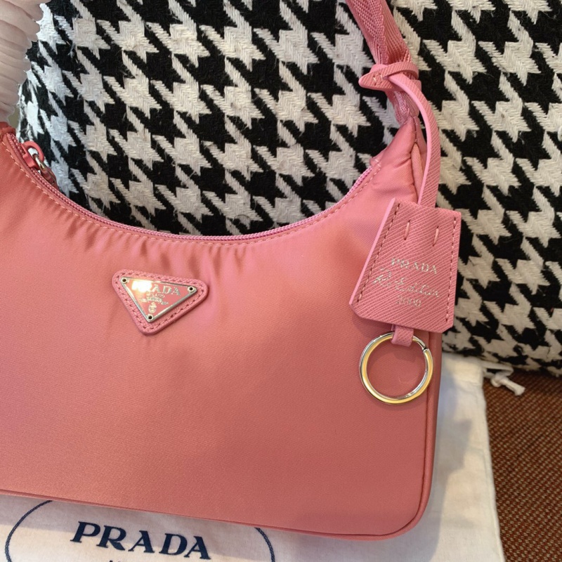 1NE515 Prada Re-Edition 2000 尼龍迷你手袋 普拉達(dá)半月包 粉色