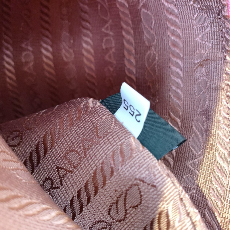 1NE515 Prada Re-Edition 2000 尼龍迷你手袋 普拉達(dá)半月包 粉色