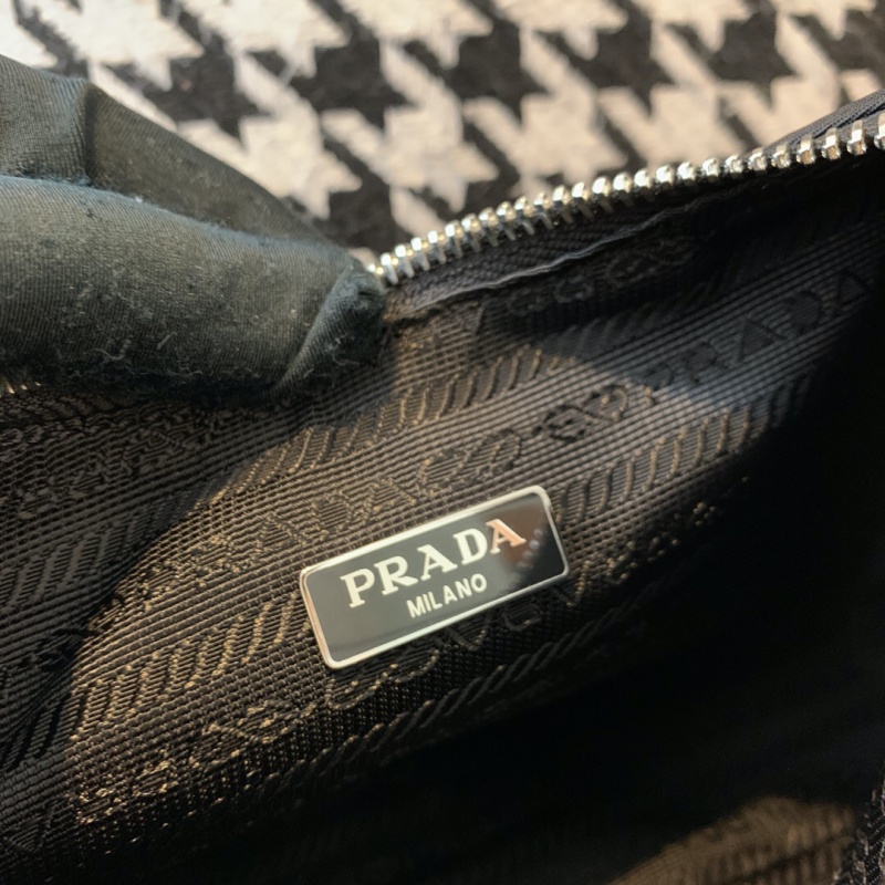 1BH204 Prada Re-Edition 2005 尼龍單肩包 普拉達三合一 黑色