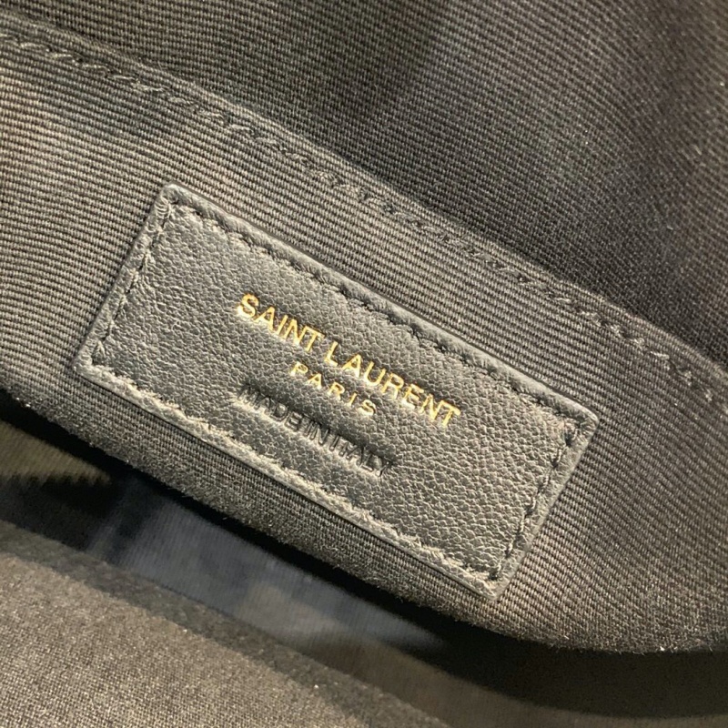 610436 YSL圣羅蘭 VINYLE V形紋絎縫光滑皮革圓形相機包 白色金扣