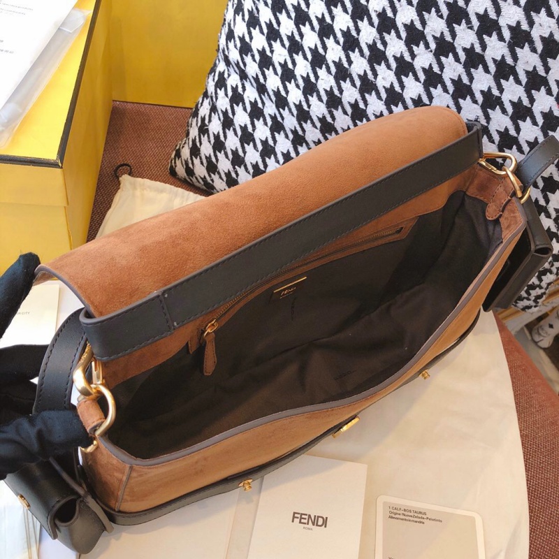 8BR778 FENDI芬迪 棕色麂皮大號(hào)黑色皮革綁帶單肩包 Fendi法棍包
