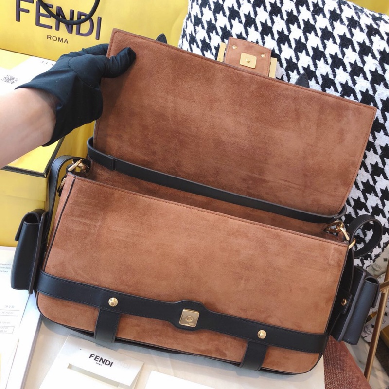 8BR778 FENDI芬迪 棕色麂皮大號(hào)黑色皮革綁帶單肩包 Fendi法棍包
