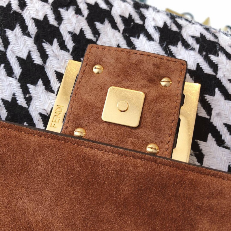 8BR778 FENDI芬迪 棕色麂皮大號(hào)黑色皮革綁帶單肩包 Fendi法棍包