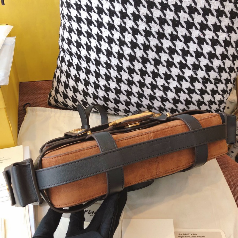 8BR778 FENDI芬迪 棕色麂皮中號(hào)黑色皮革綁帶單肩包 Fendi法棍包