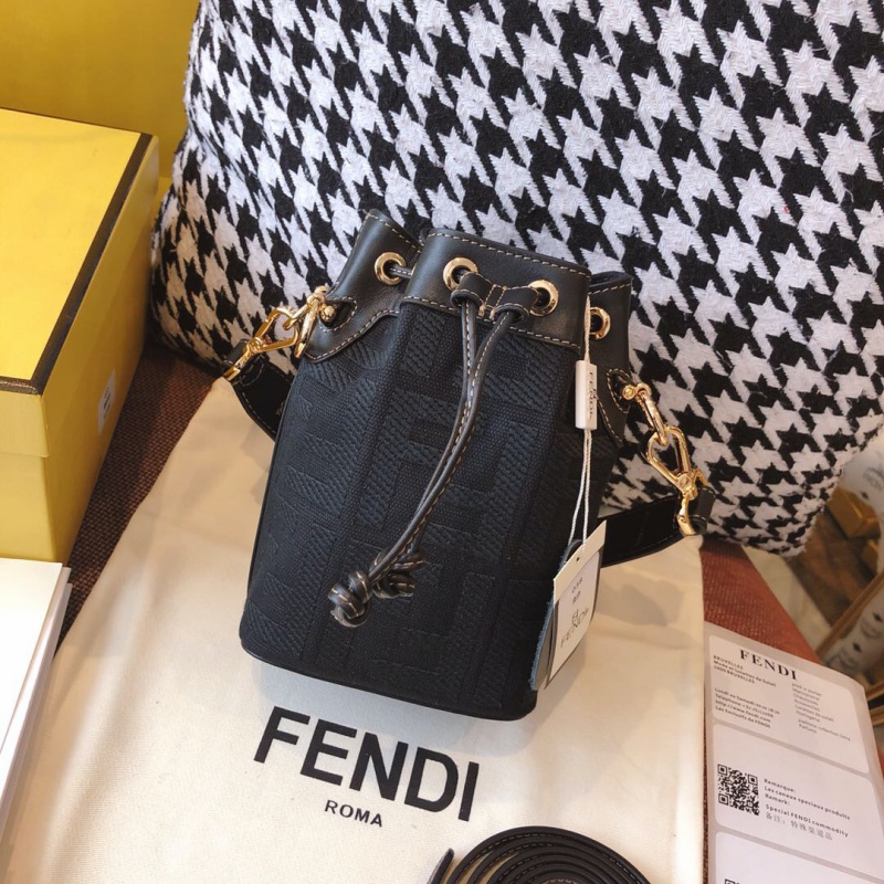 8BS010 Fendi Mon Tresor小號水桶手袋 芬迪迷你水桶包 黑色