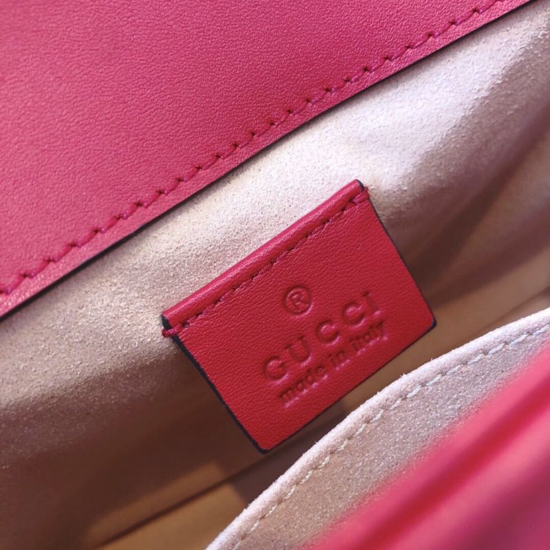 547260 Gucci GG Marmont系列迷你手提包 絎縫V型皮革 紅色