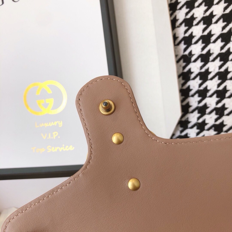 547260 Gucci GG Marmont系列迷你手提包 絎縫V型皮革 裸色