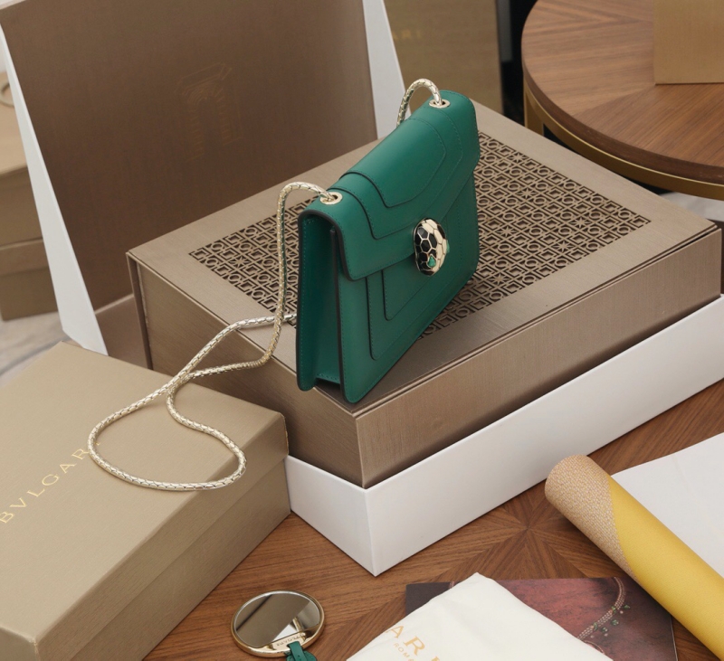 BVLGARI寶格麗 Serpenti Forever系列女包 翻蓋蛇頭包 祖母綠