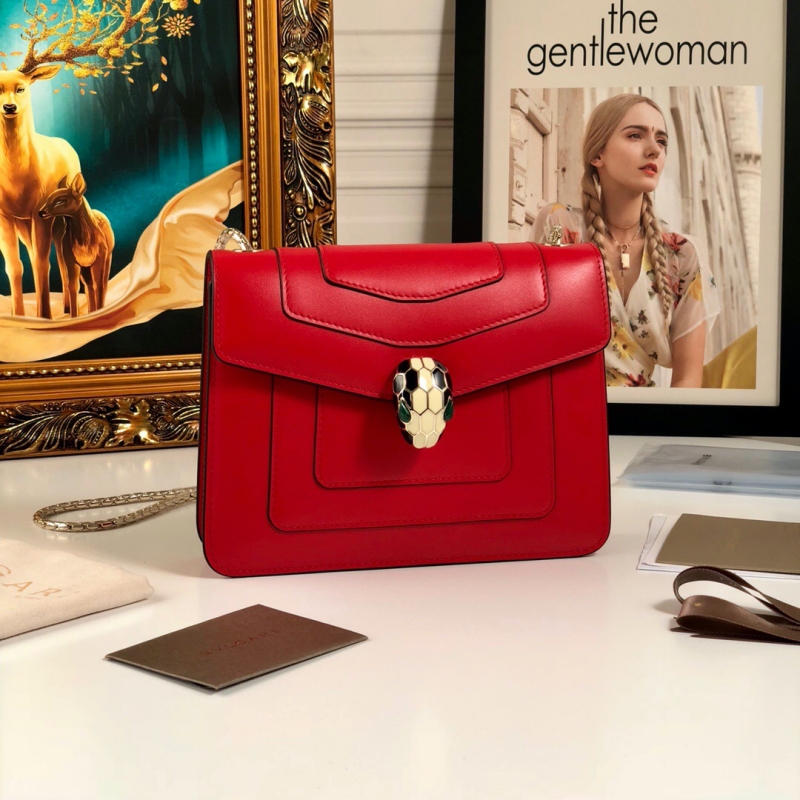 BVLGARI寶格麗 Serpenti Forever系列女包 翻蓋蛇頭包 紅色