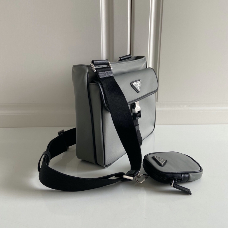 2VH110 Prada 尼龍和Saffiano 皮革斜挎包 三合一男包 灰色