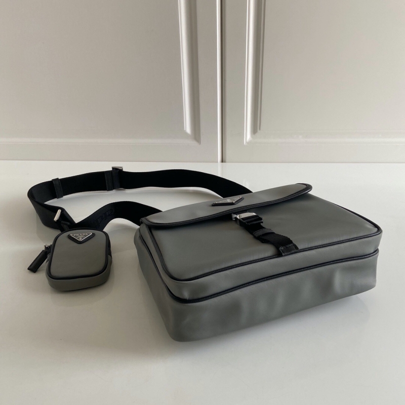 2VH110 Prada 尼龍和Saffiano 皮革斜挎包 三合一男包 灰色