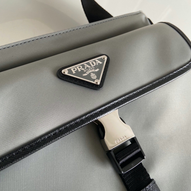 2VH110 Prada 尼龍和Saffiano 皮革斜挎包 三合一男包 灰色