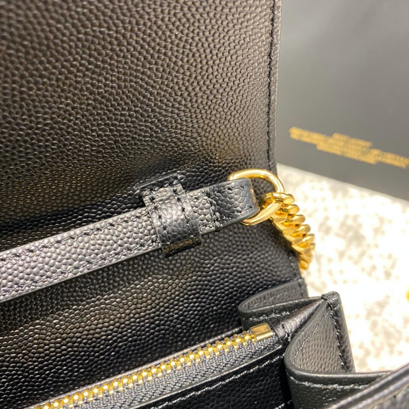 620280 YSL圣羅蘭女包 MONOGRAM粒面壓印皮革信封包 黑色
