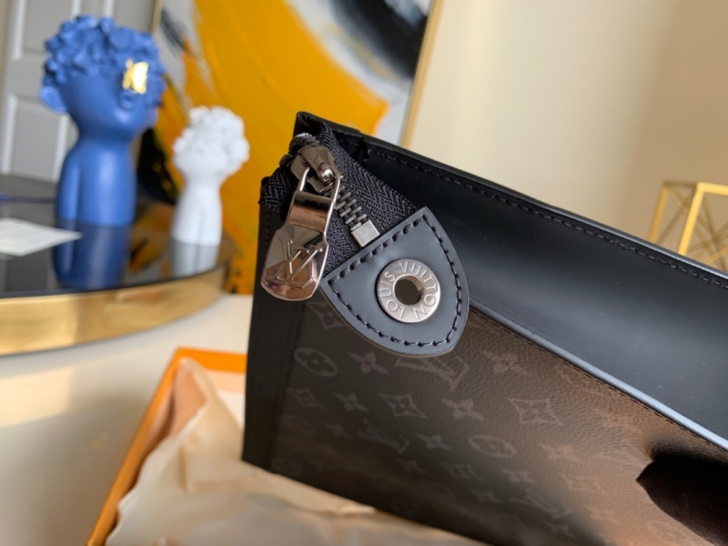 M61692 LV Pochette Voyage 中號(hào)手袋 LV手包 LV手拿包 男士手包