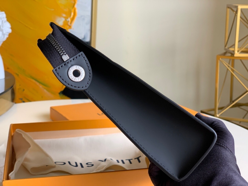 M61692 LV Pochette Voyage 中號(hào)手袋 LV手包 LV手拿包 男士手包