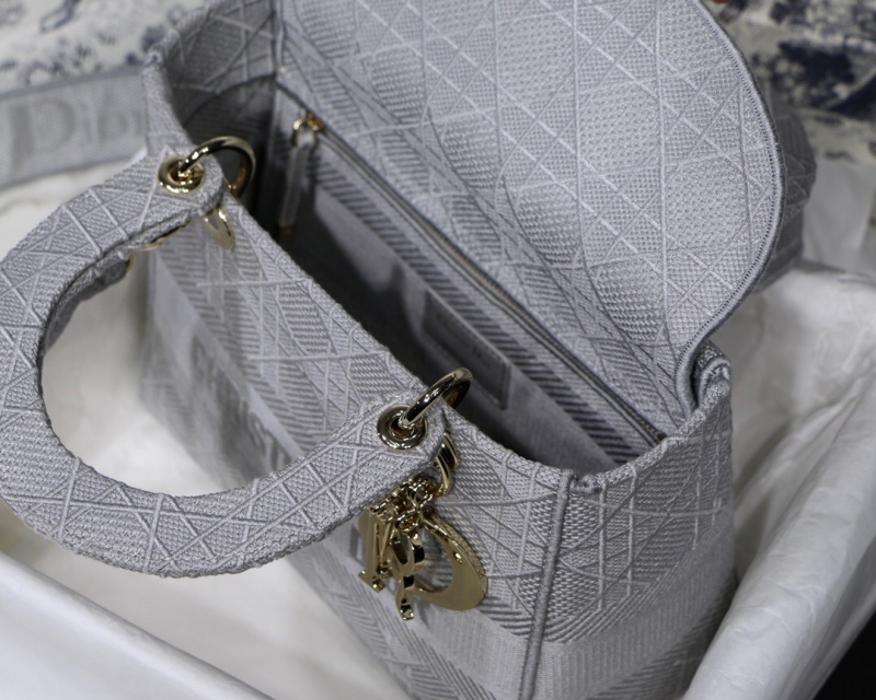 M0565 迪奧Dior 中號 Lady D-Lite 手袋 藤格紋刺繡 灰色