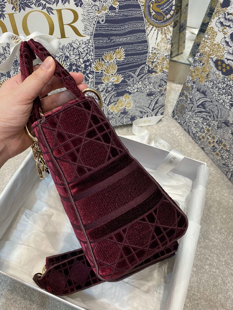 M0565 迪奧Dior 中號 Lady D-Lite 手袋 天鵝絨刺繡藤格紋 酒紅色