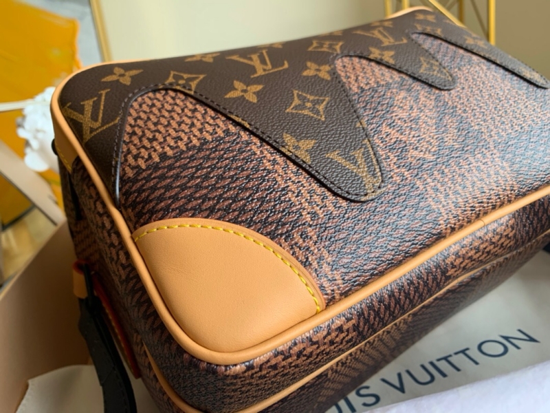 N40359 LV NIL 郵差包 Nigo聯名LV相機包