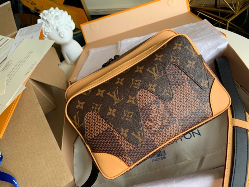 N40359 LV NIL 郵差包 Nigo聯名LV相機包