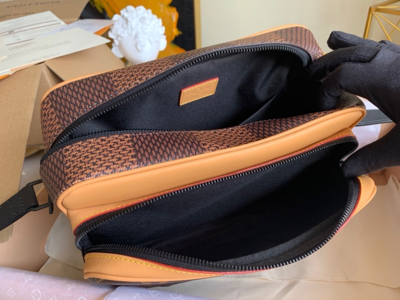 N40359 LV NIL 郵差包 Nigo聯名LV相機包