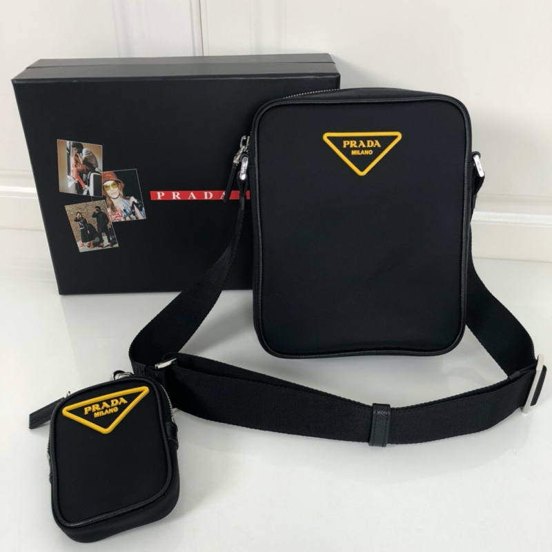 2VH112 Prada普拉達尼龍斜挎包 三合一郵差包 黃色徽標