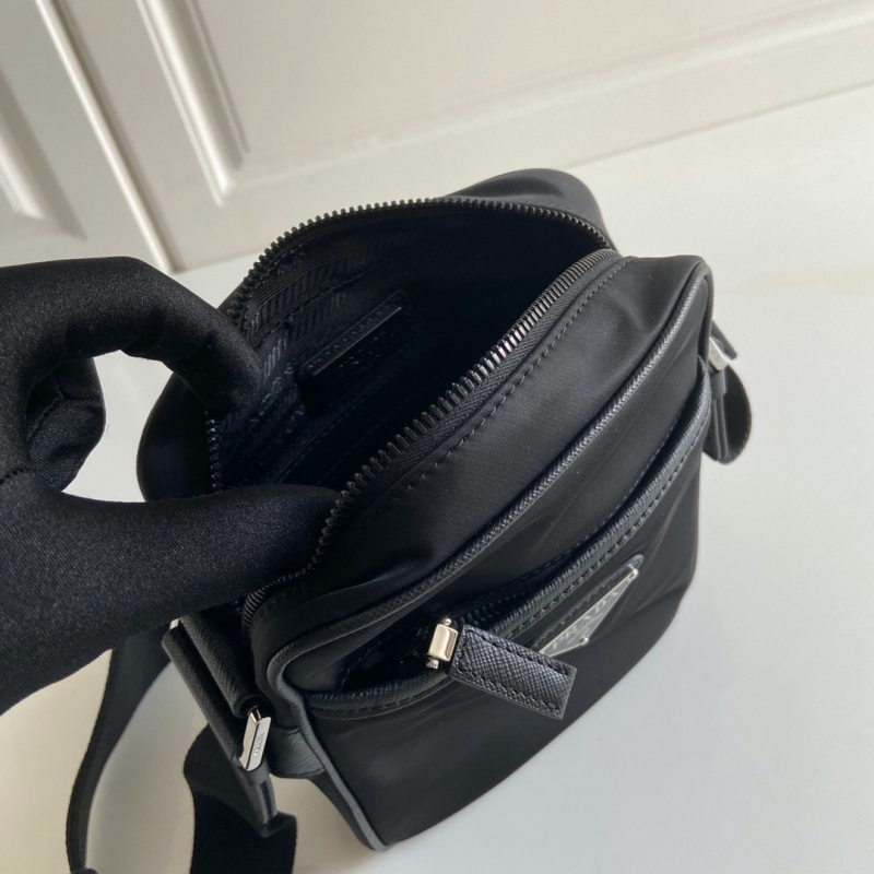 2VH112 Prada普拉達尼龍和Saffiano 皮革斜挎包 三合一郵差包