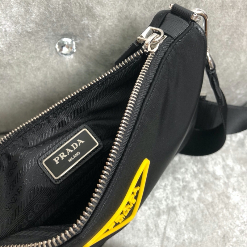 2VH113 Prada普拉達尼龍單肩斜挎包 三合一郵差包 黃色徽標