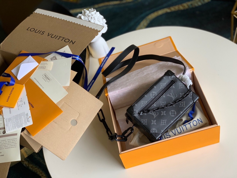 M44735 LV MINI SOFT TRUNK 鏈條包 男士盒子包 黑花