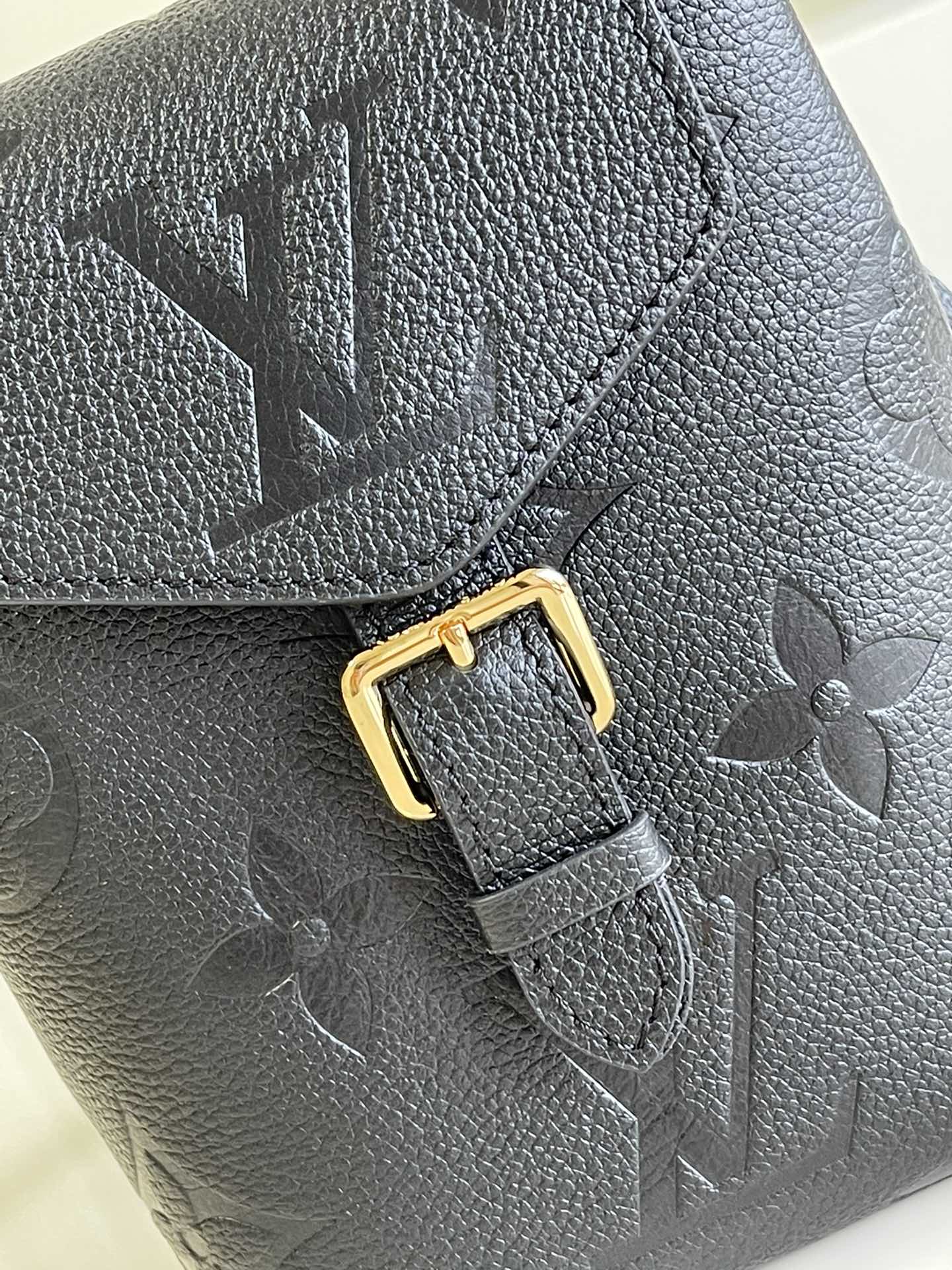 M80596 LV TINY 雙肩包 Monogram壓紋軟粒面牛皮女包 黑色
