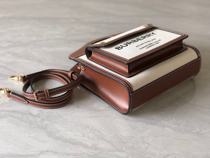 80367841 巴寶莉Burberry小號雙色帆布拼皮革口袋包 巴寶莉托特包 棕色